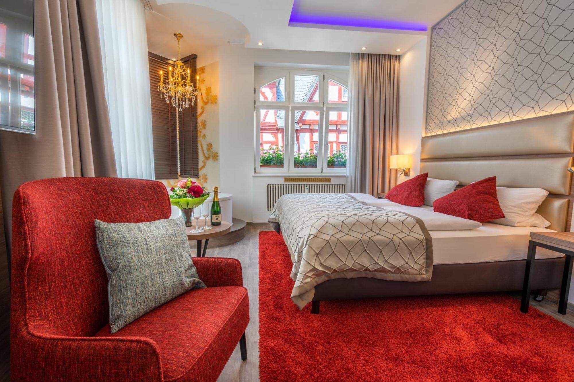 Hotel Am Markt באכאראך מראה חיצוני תמונה