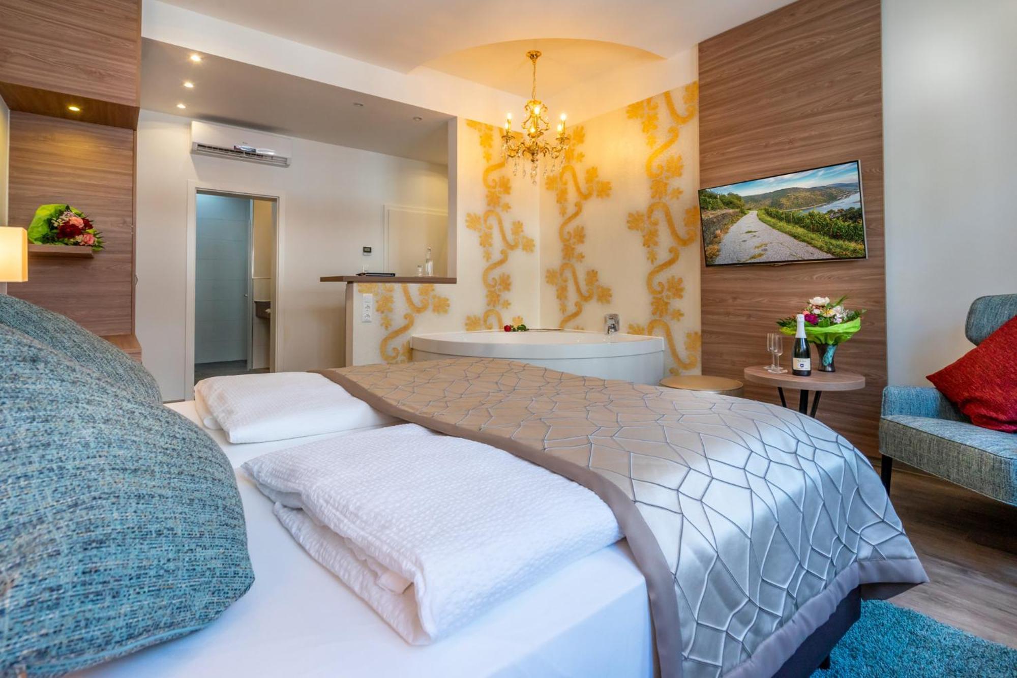 Hotel Am Markt באכאראך מראה חיצוני תמונה