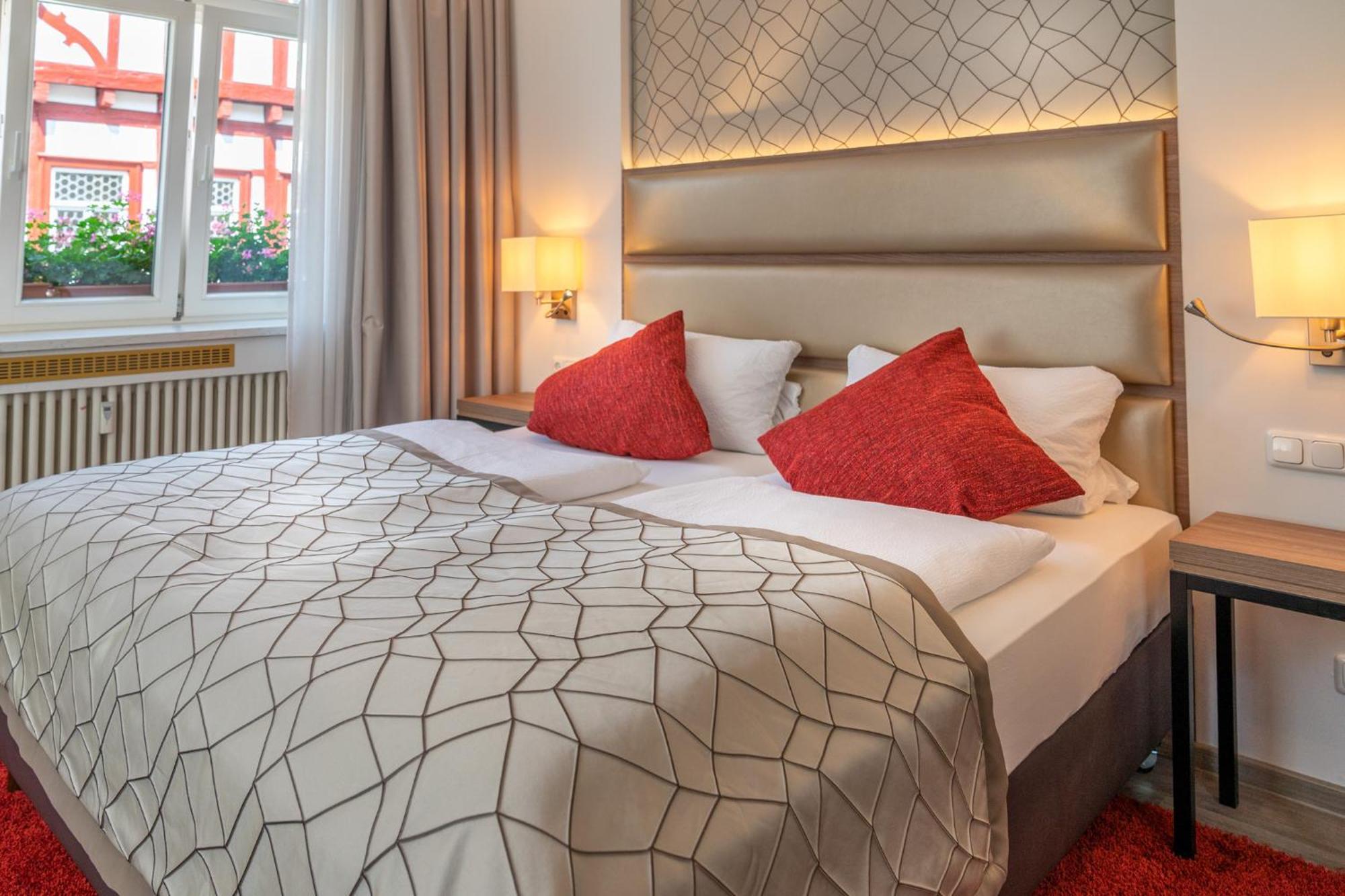 Hotel Am Markt באכאראך מראה חיצוני תמונה