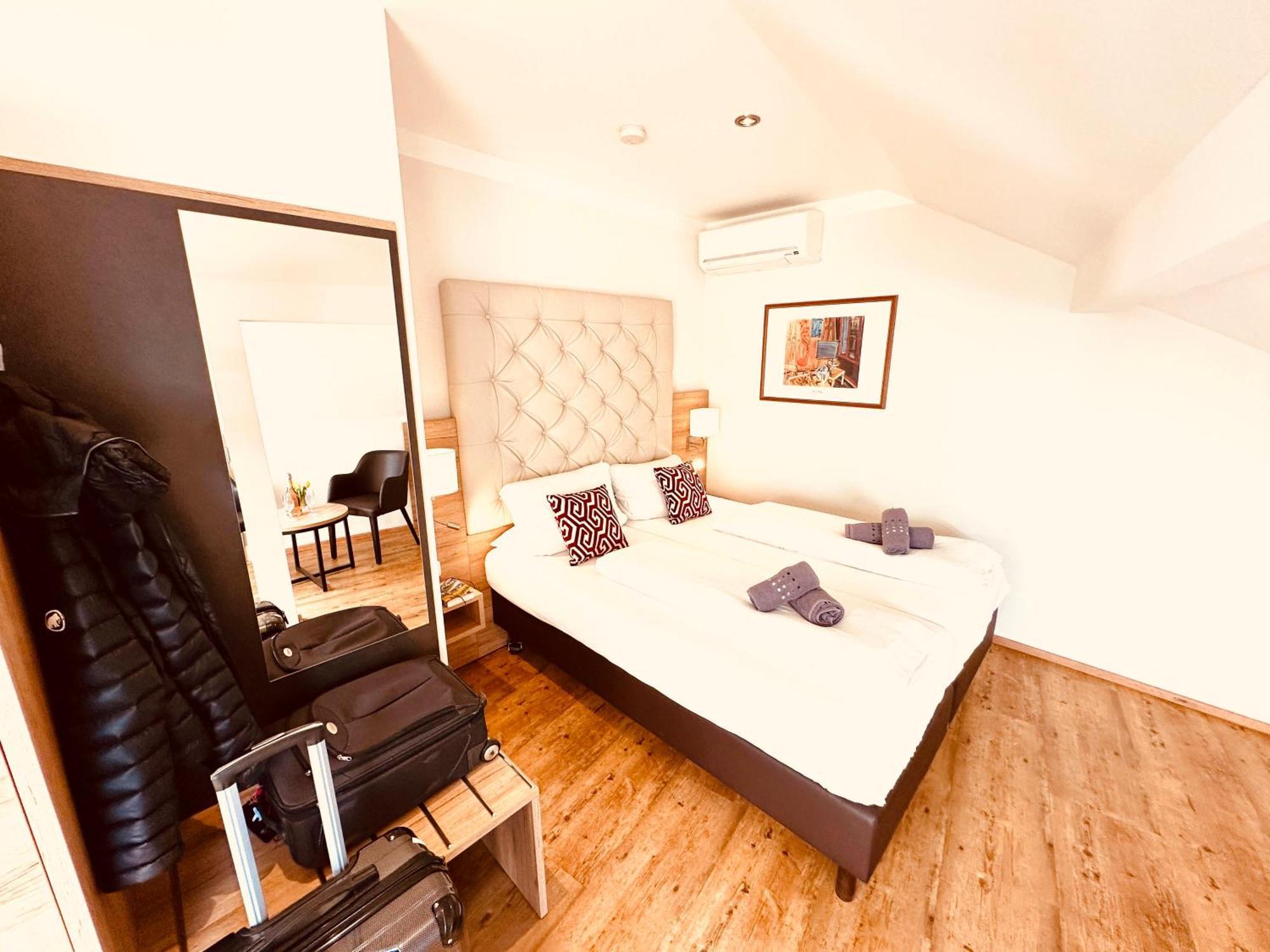 Hotel Am Markt באכאראך מראה חיצוני תמונה