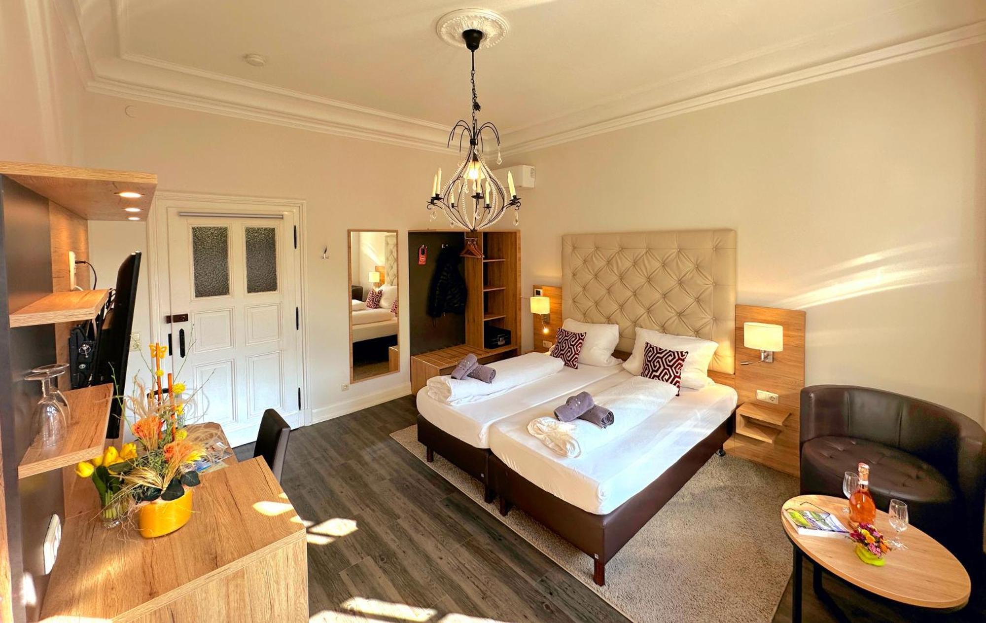 Hotel Am Markt באכאראך מראה חיצוני תמונה