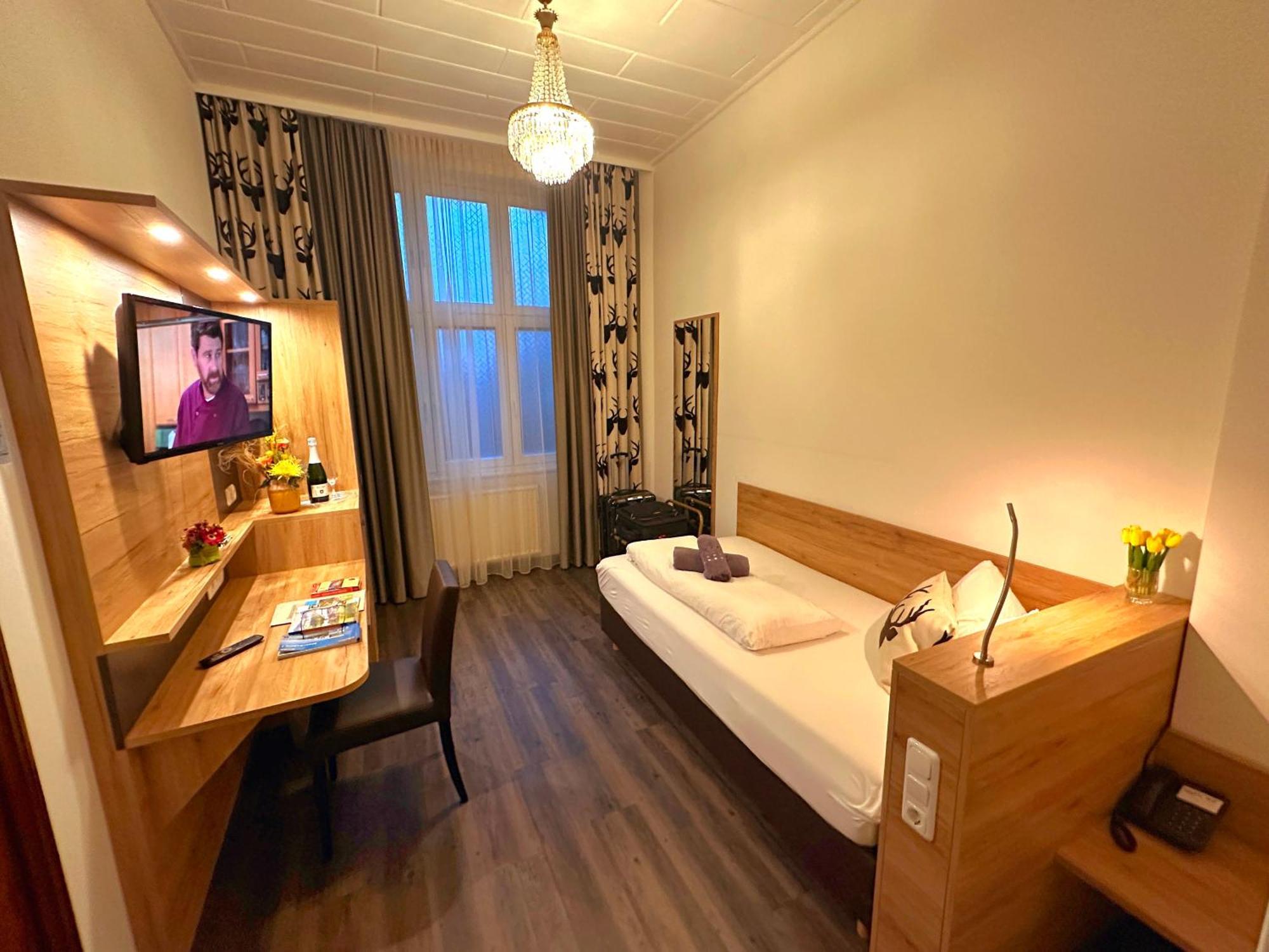 Hotel Am Markt באכאראך מראה חיצוני תמונה