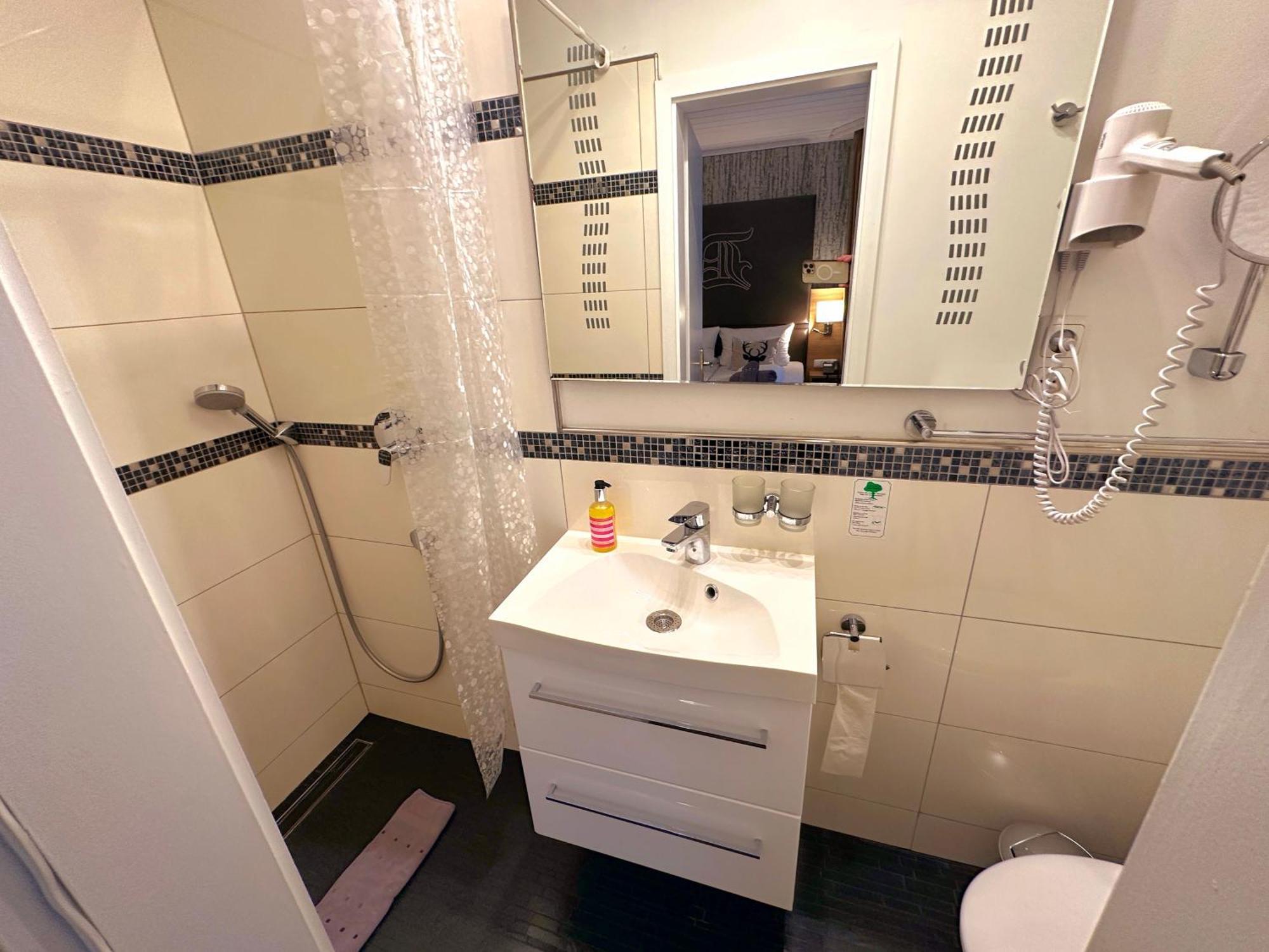 Hotel Am Markt באכאראך מראה חיצוני תמונה