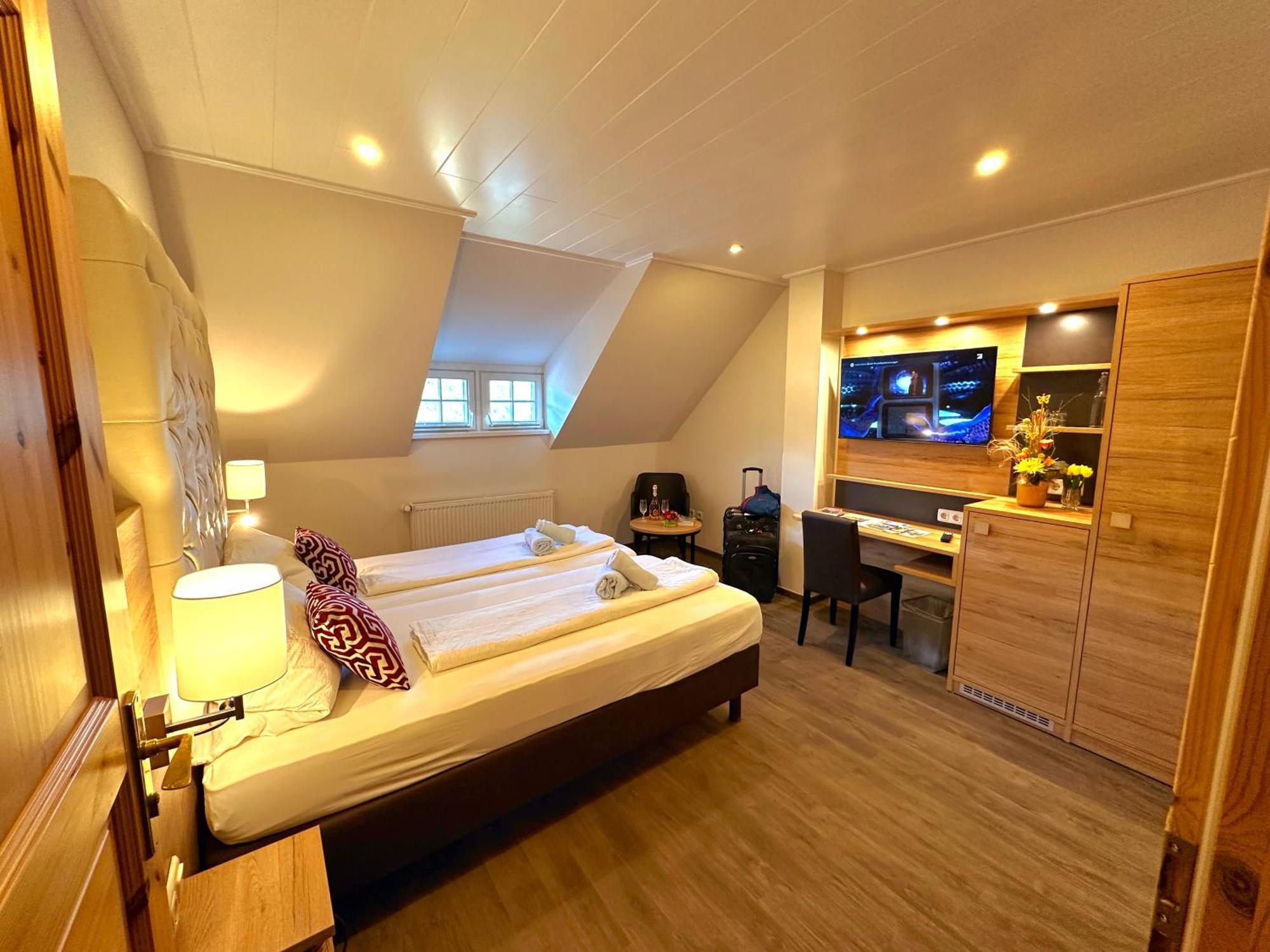 Hotel Am Markt באכאראך מראה חיצוני תמונה