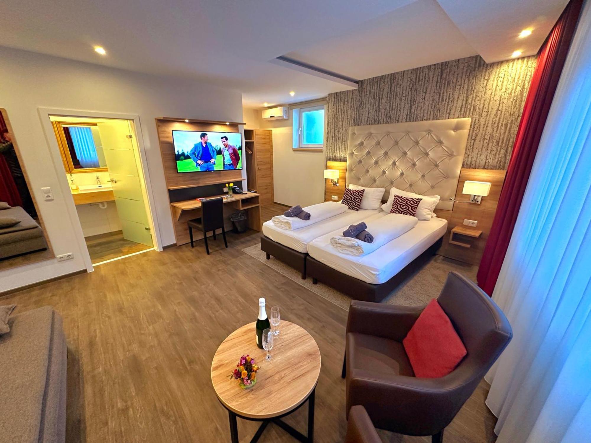 Hotel Am Markt באכאראך מראה חיצוני תמונה
