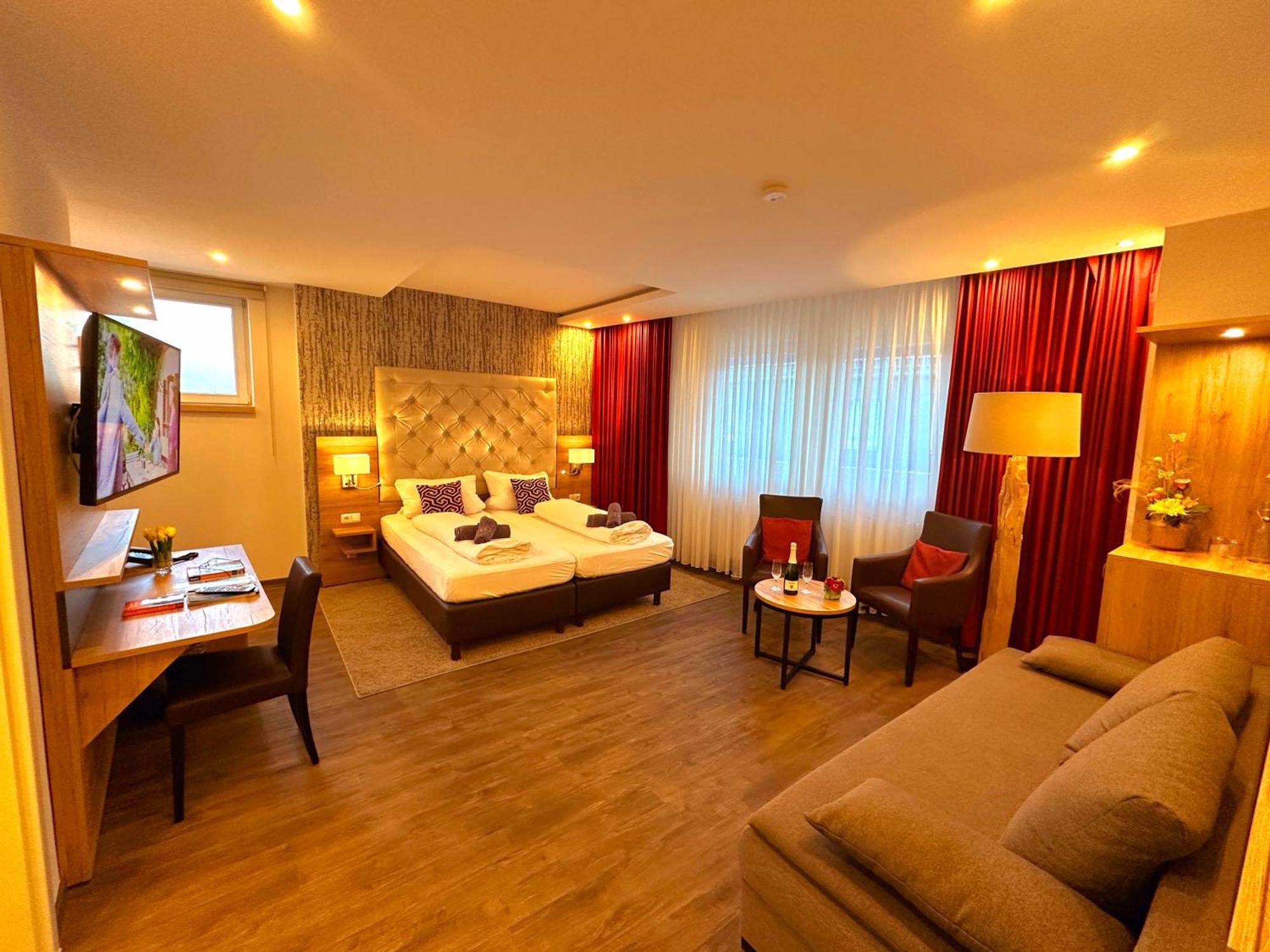 Hotel Am Markt באכאראך מראה חיצוני תמונה